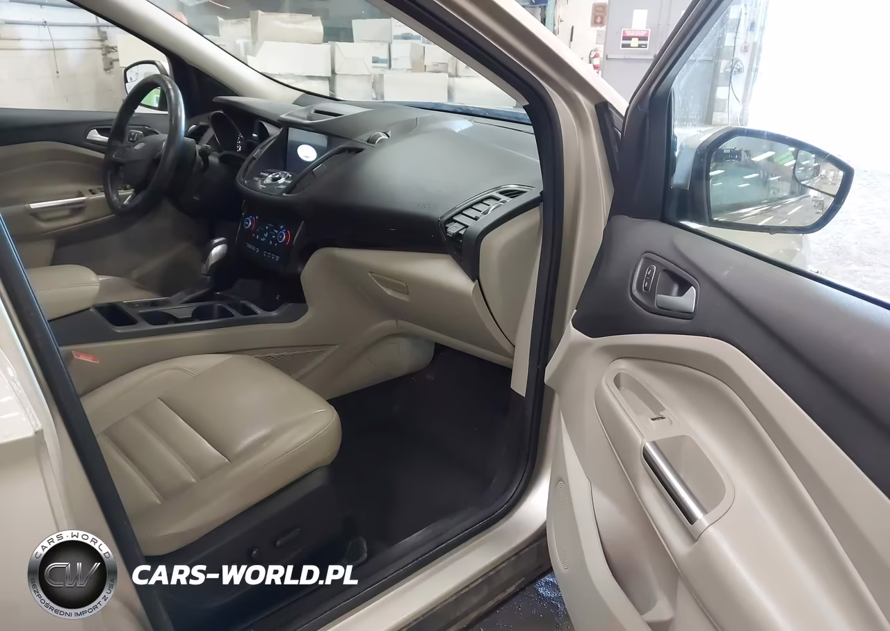 2018 Ford Escape Titanium VIN:1FMCU9J93JUB74587 - 5