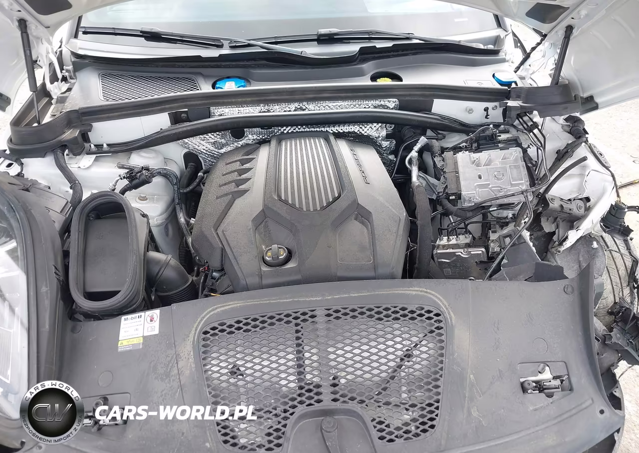 2023 Porsche Macan T VIN:WP1AA2A54PLB21841 - 10