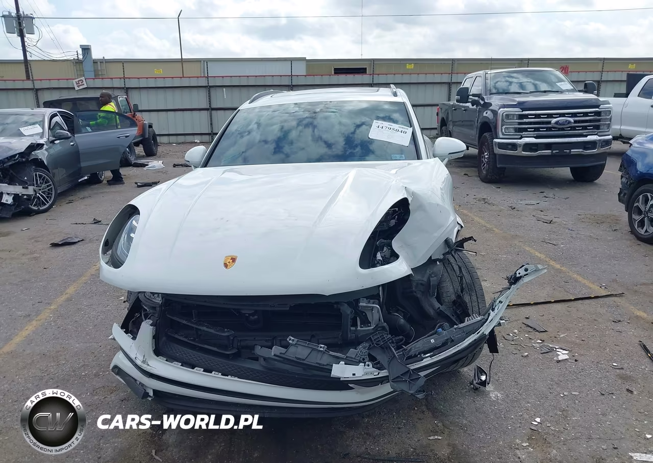 2023 Porsche Macan T VIN:WP1AA2A54PLB21841 - 12