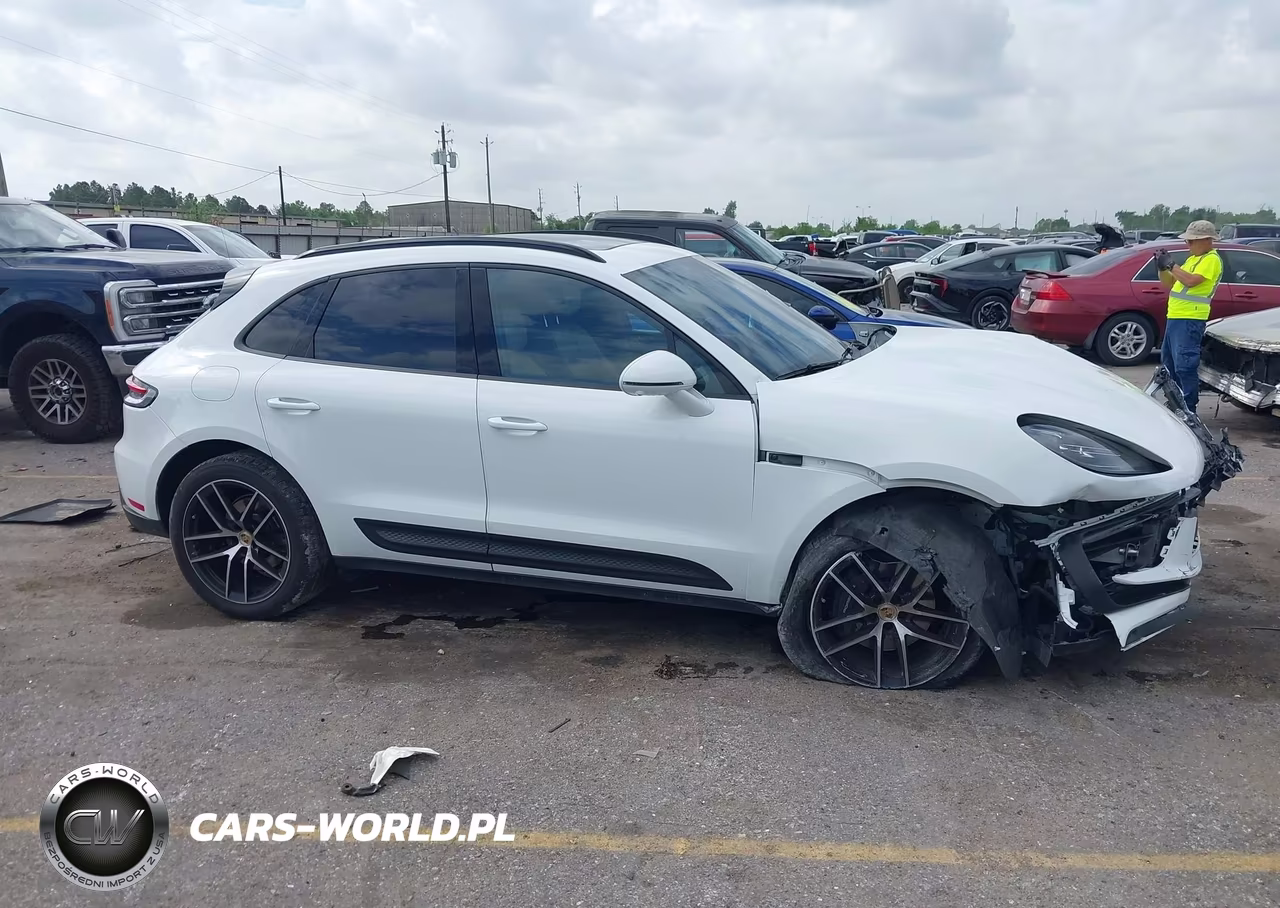 2023 Porsche Macan T VIN:WP1AA2A54PLB21841 - 13