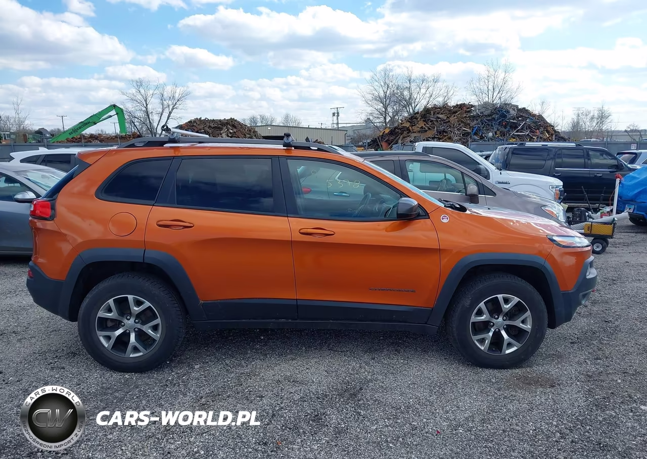 2015 Jeep Cherokee Trailhawk VIN:1C4PJMBBXFW576847 - 13