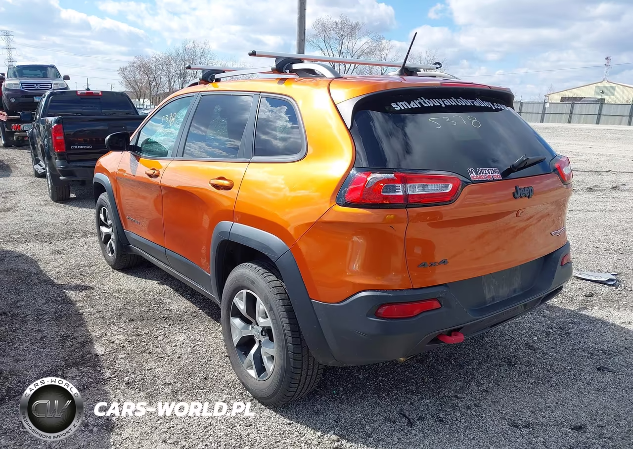 2015 Jeep Cherokee Trailhawk VIN:1C4PJMBBXFW576847 - 3