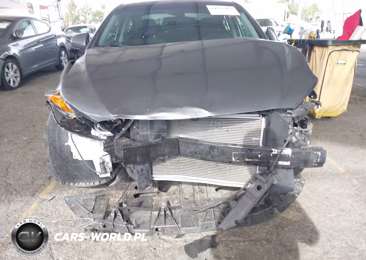 2018 Hyundai Elantra Sel VIN:5NPD84LF8JH368741 - 6