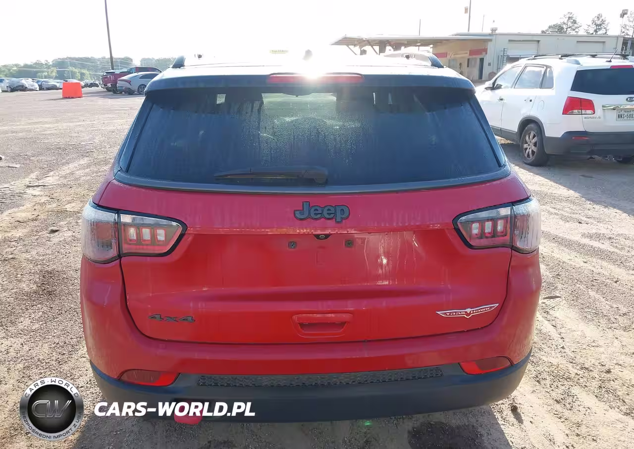 2018 Jeep Compass Trailhawk 4X4 VIN:3C4NJDDB9JT450952 - 16