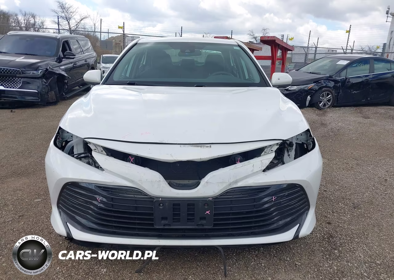 2020 Toyota Camry Le VIN:4T1C11AK9LU938801 - 13