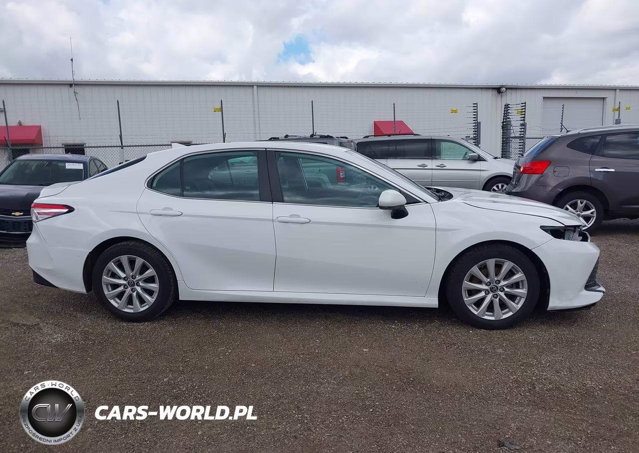 2020 Toyota Camry Le VIN:4T1C11AK9LU938801 - 14