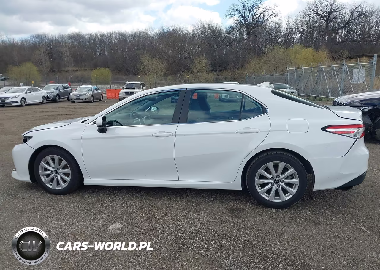 2020 Toyota Camry Le VIN:4T1C11AK9LU938801 - 15