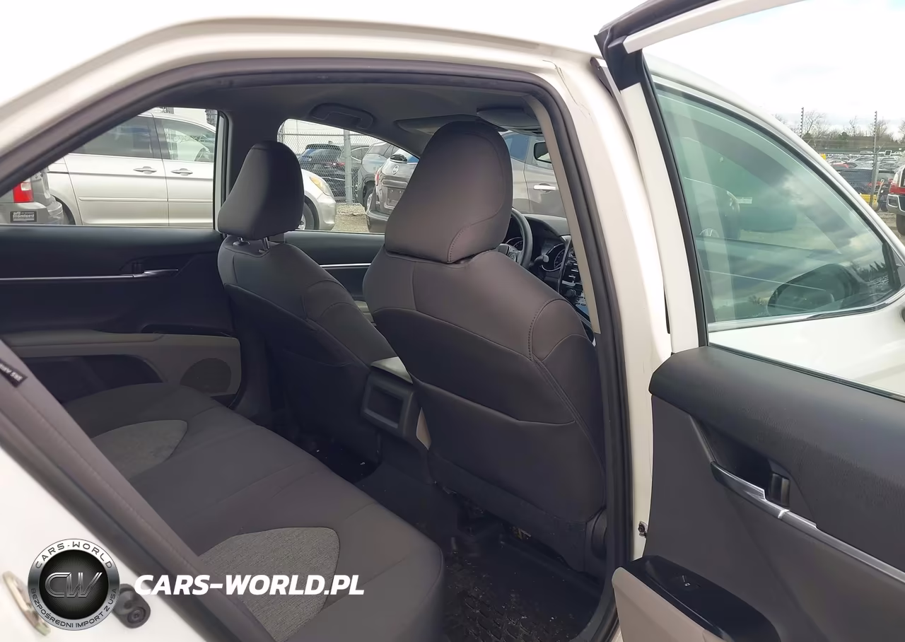 2020 Toyota Camry Le VIN:4T1C11AK9LU938801 - 8