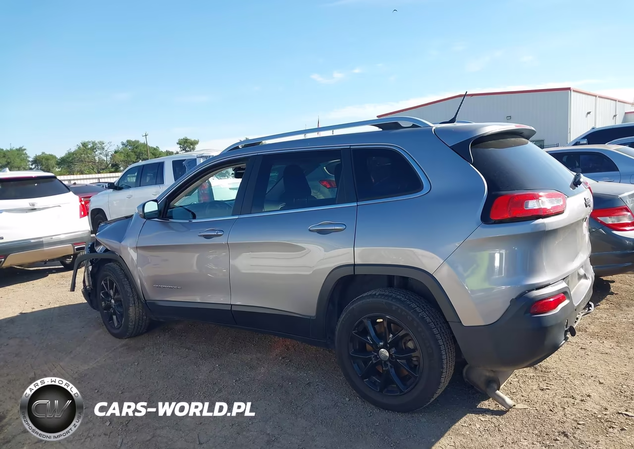 2015 Jeep Cherokee Latitude VIN:1C4PJLCS1FW642503 - 14