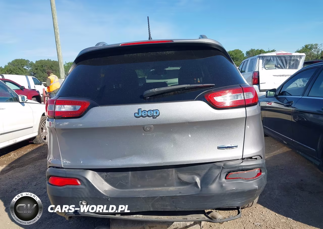 2015 Jeep Cherokee Latitude VIN:1C4PJLCS1FW642503 - 16