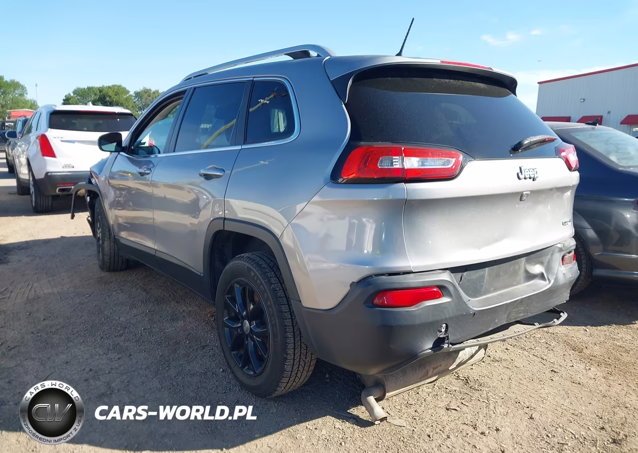 2015 Jeep Cherokee Latitude VIN:1C4PJLCS1FW642503 - 3