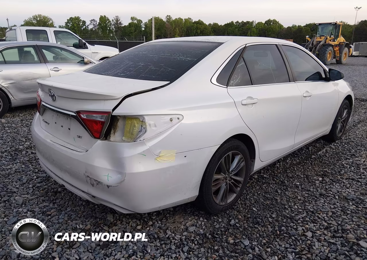 2015 Toyota Camry Se VIN:4T1BF1FK3FU895275 - 4