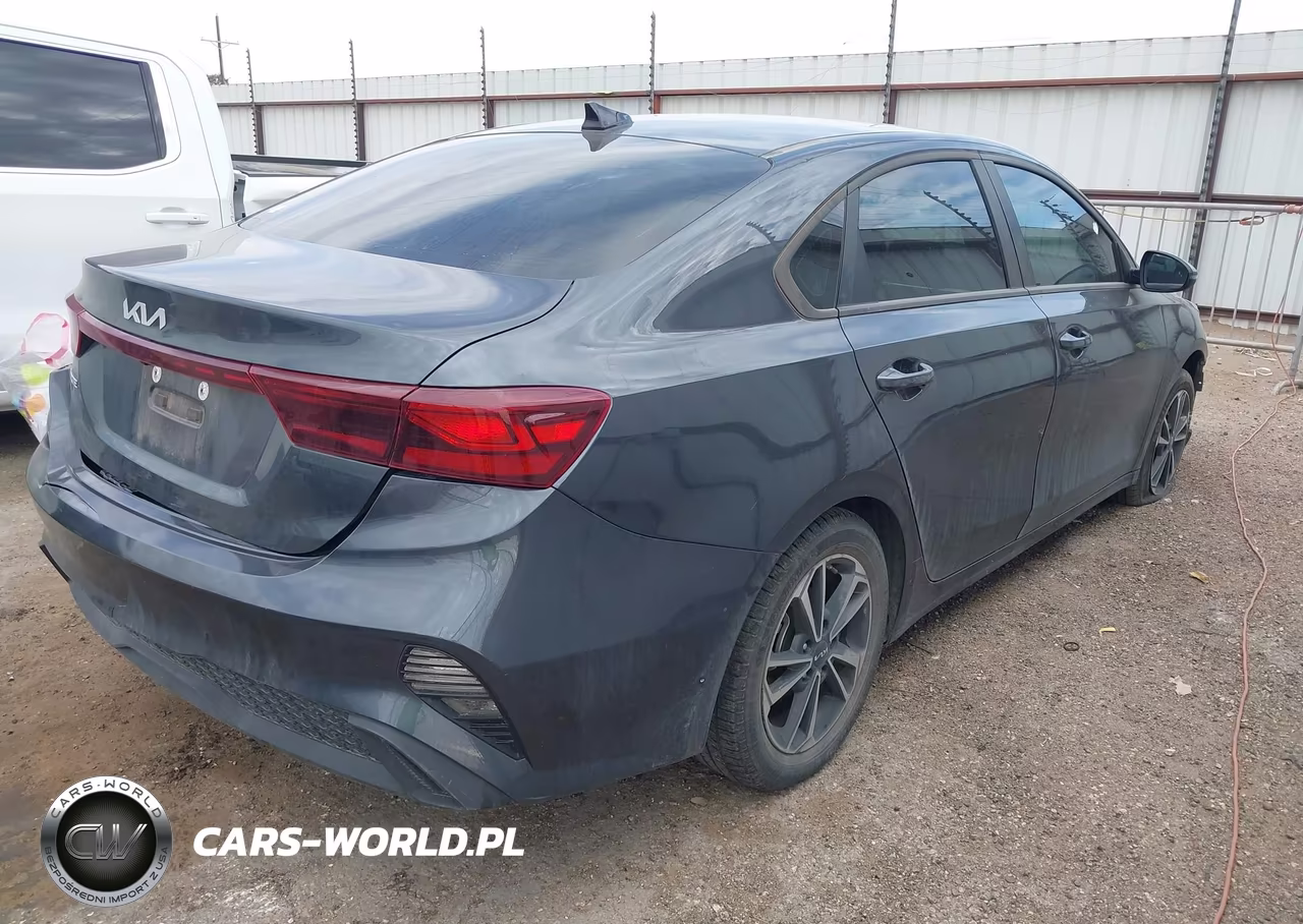 2024 Kia Forte Lxs VIN:3KPF24ADXRE840840 - 4