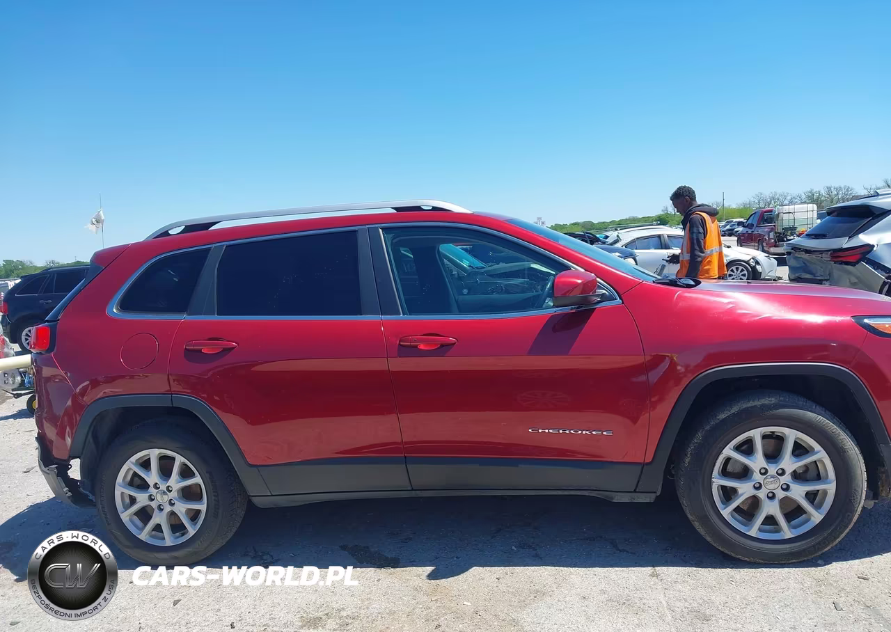 2015 Jeep Cherokee Latitude VIN:1C4PJMCB0FW599987 - 13