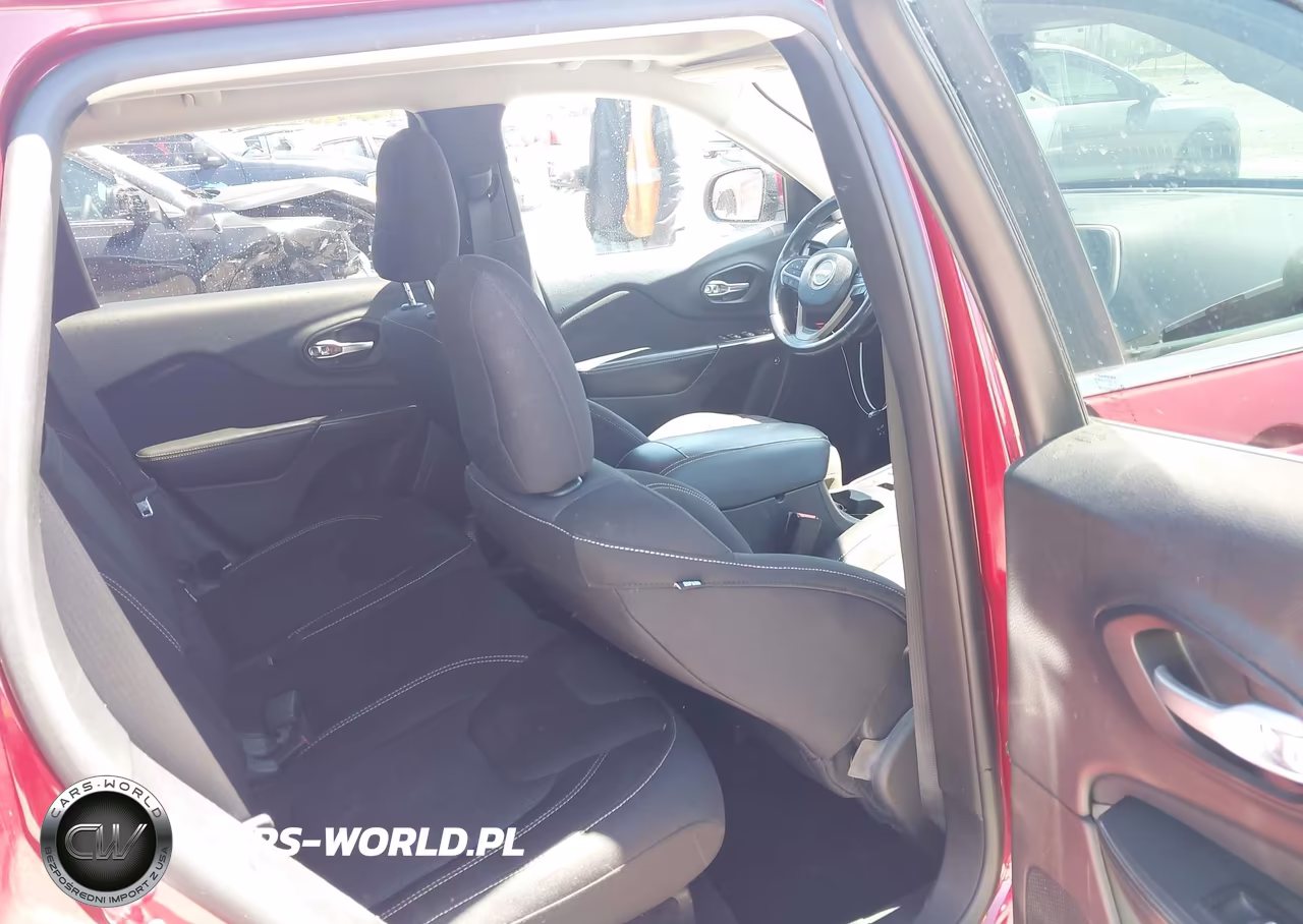 2015 Jeep Cherokee Latitude VIN:1C4PJMCB0FW599987 - 8