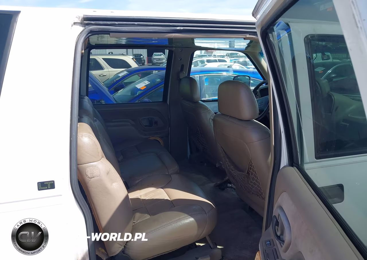 1996 Chevrolet Suburban K1500 VIN:3GNFK16R5TG157028 - 8