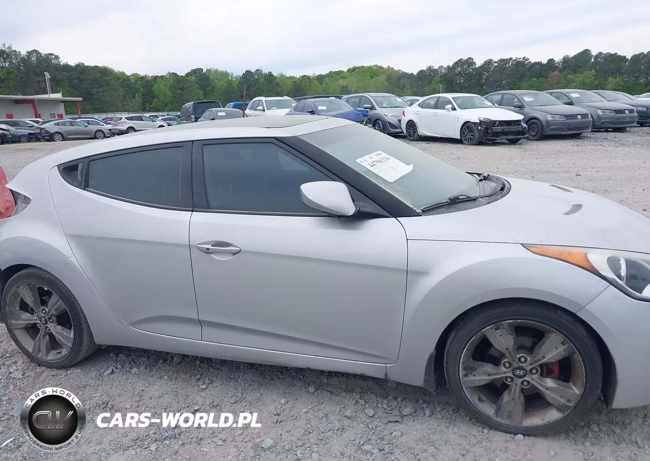 2015 Hyundai Veloster VIN:KMHTC6AD3FU241931 - 13
