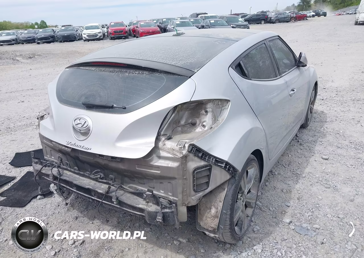 2015 Hyundai Veloster VIN:KMHTC6AD3FU241931 - 4