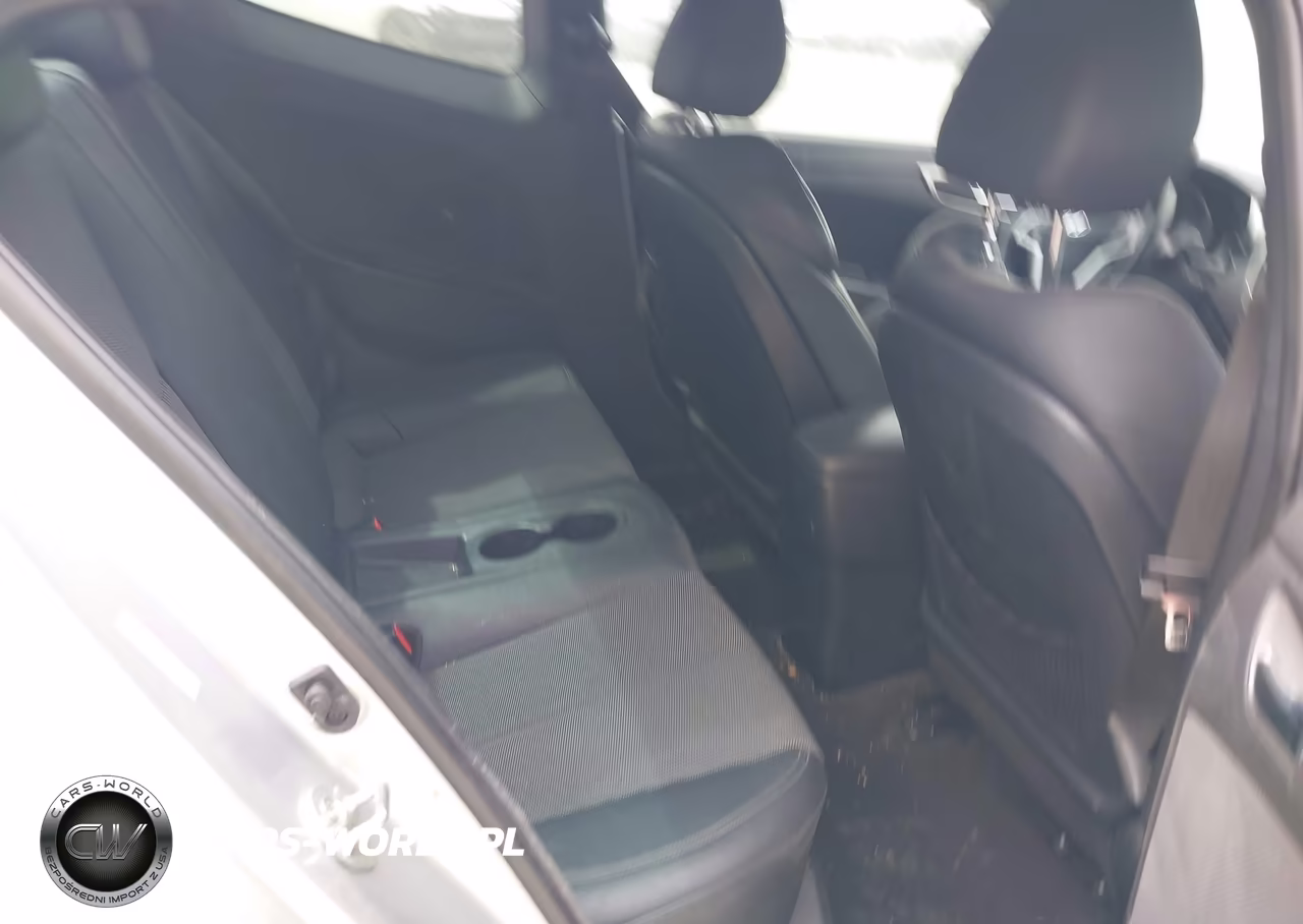 2015 Hyundai Veloster VIN:KMHTC6AD3FU241931 - 8