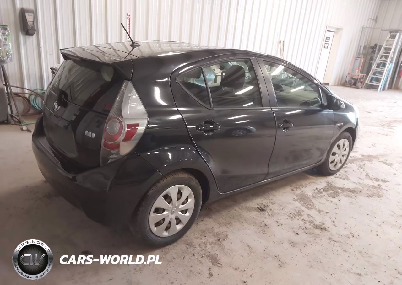 2013 Toyota Prius C Two VIN:JTDKDTB37D1049315 - 4