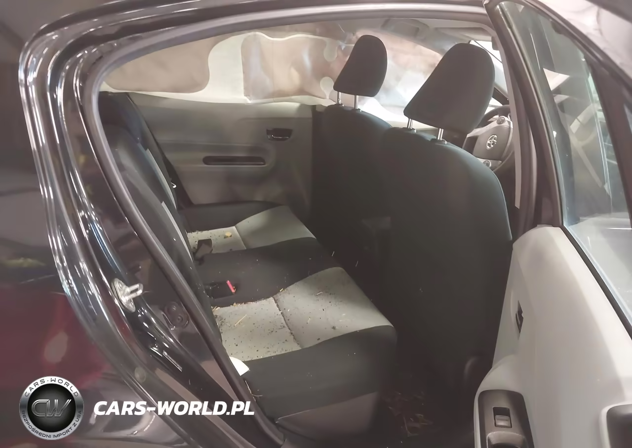 2013 Toyota Prius C Two VIN:JTDKDTB37D1049315 - 8