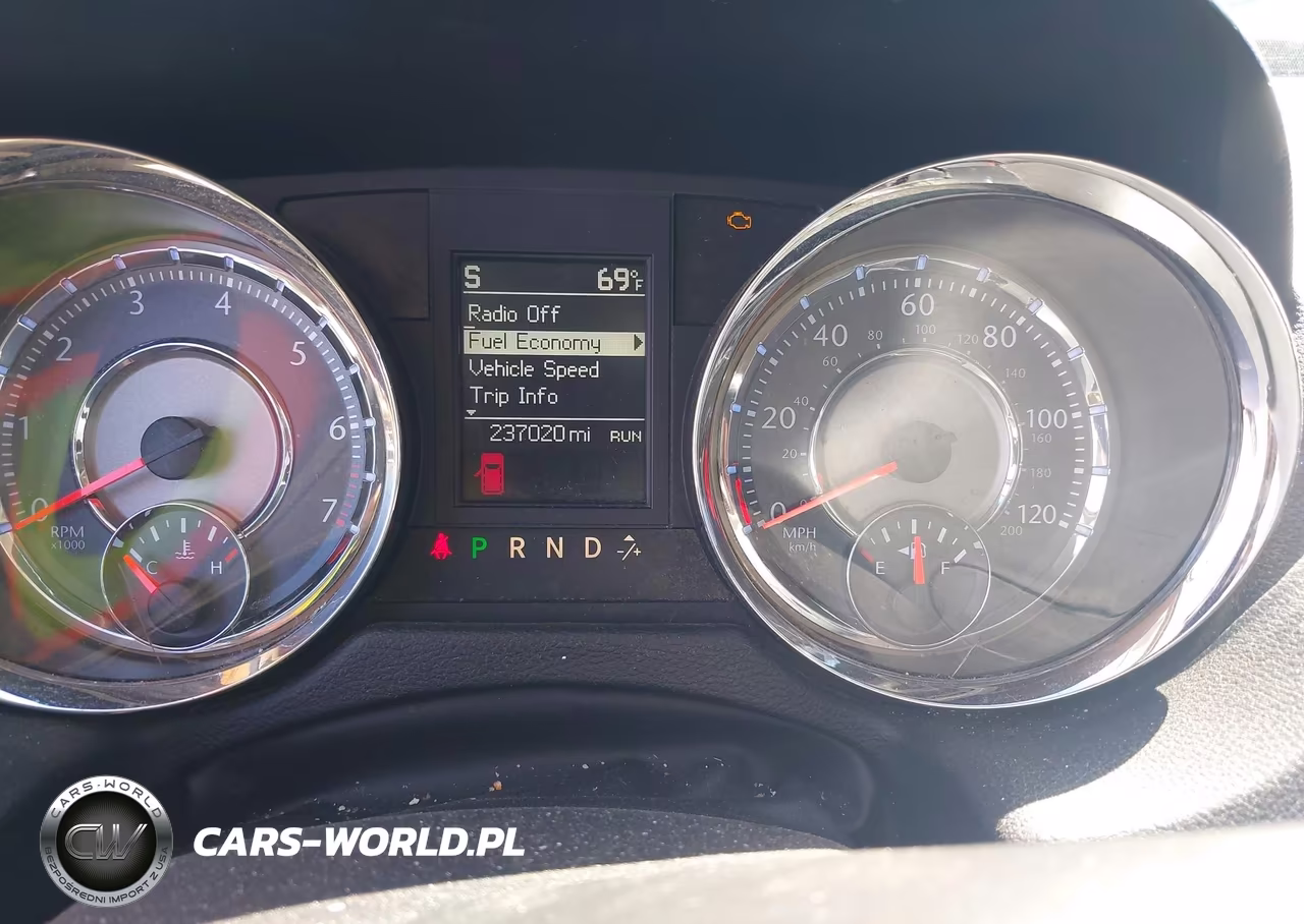 2014 Chrysler Town & Country Touring VIN:2C4RC1BG8ER208641 - 7