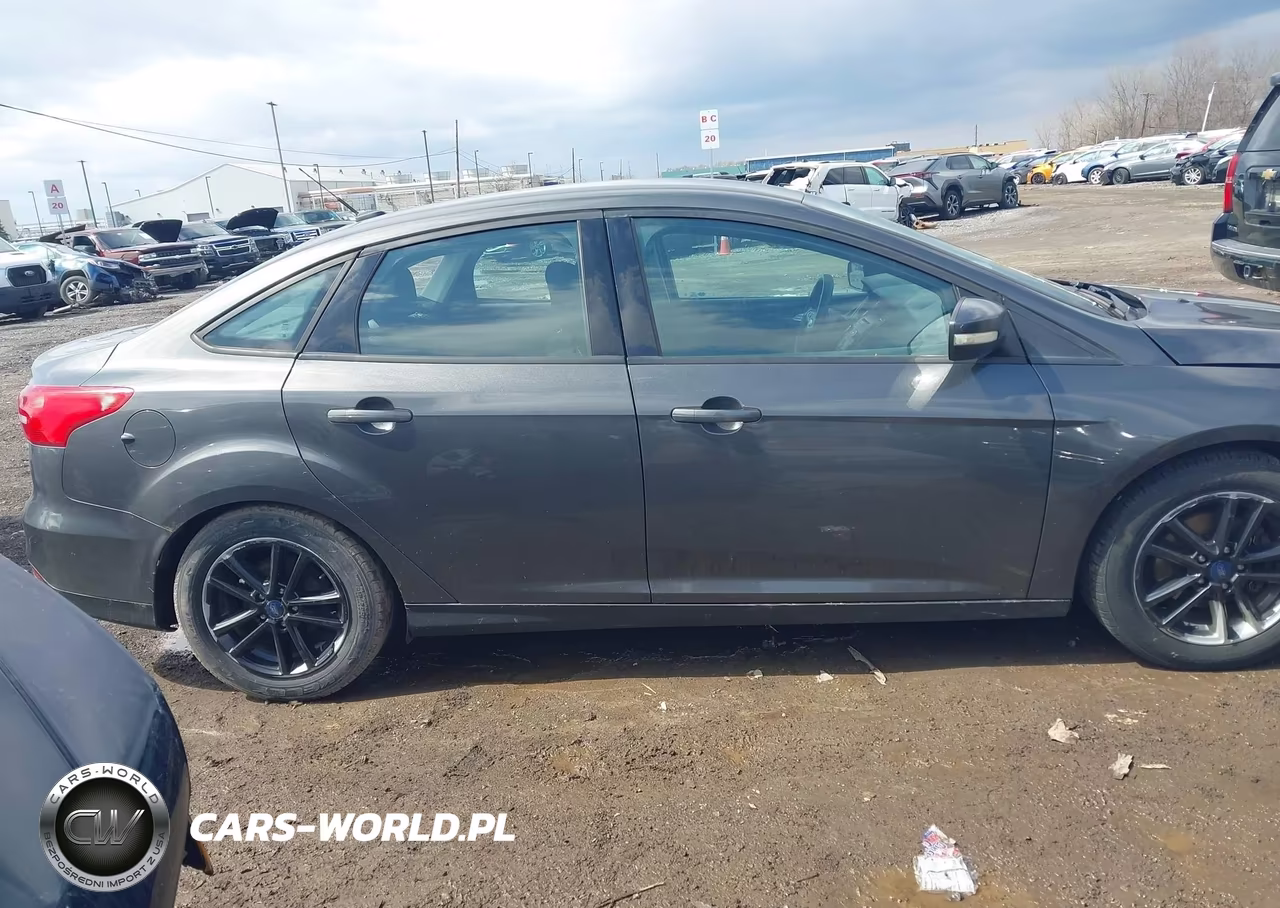 2016 Ford Focus Se VIN:1FADP3F23GL305157 - 13