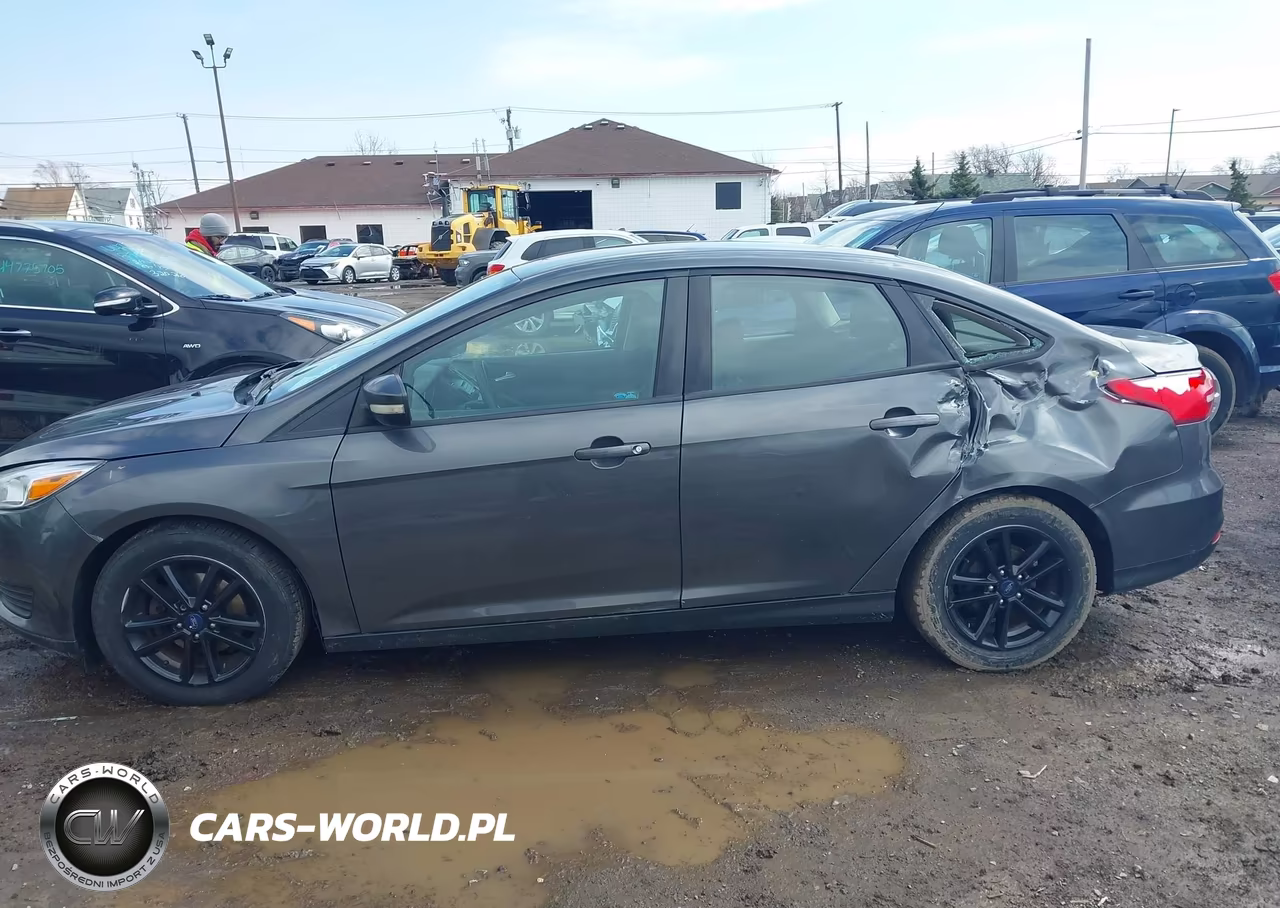 2016 Ford Focus Se VIN:1FADP3F23GL305157 - 14