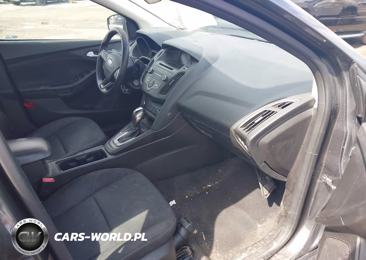 2016 Ford Focus Se VIN:1FADP3F23GL305157 - 5
