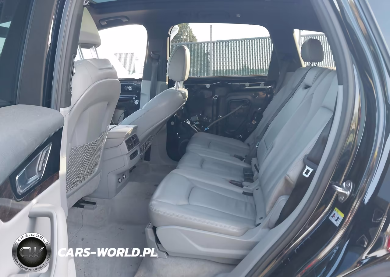 2018 Audi Q7 3.0T Premium VIN:WA1LAAF73JD007503 - 8