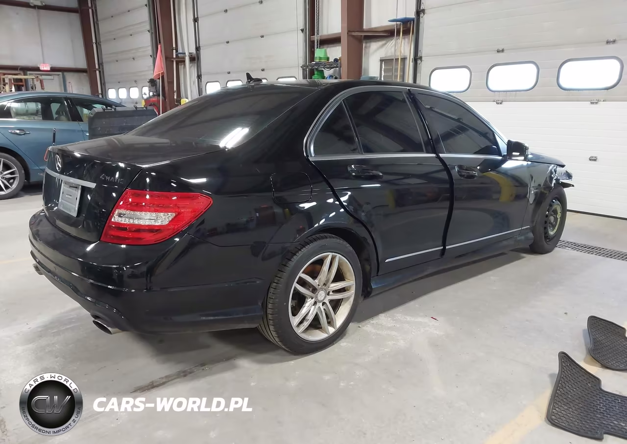 2012 Mercedes-Benz C 300 Sport 4Matic VIN:WDDGF8BB5CA609809 - 4