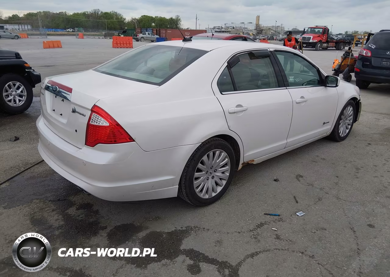 2010 Ford Fusion Hybrid VIN:3FADP0L32AR387435 - 4