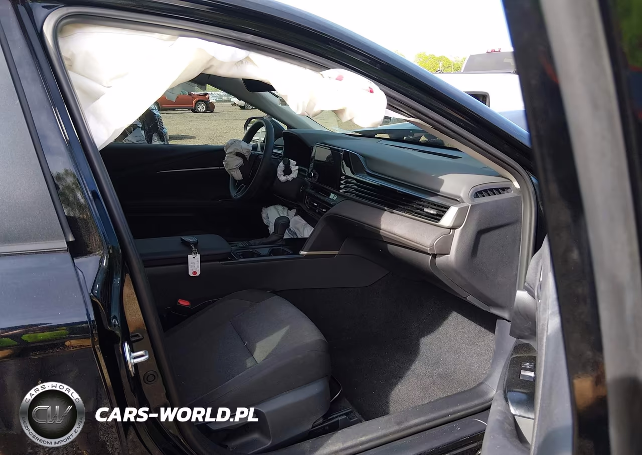2025 Toyota Camry Le VIN:4T1DAACK2SU638890 - 5