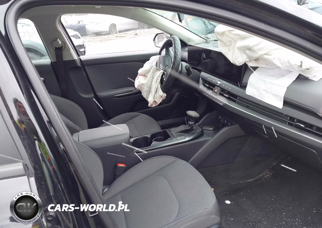 2025 Kia K4 Lxs VIN:3KPFT4DE4SE106217 - 5