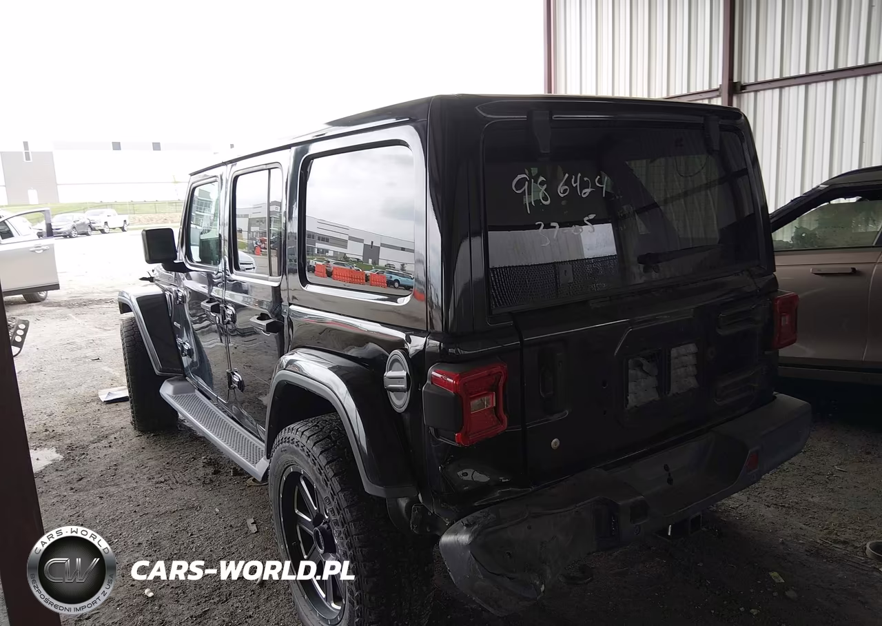 2018 Jeep Wrangler Unlimited Sahara 4X4 VIN:1C4HJXEG2JW237859 - 3