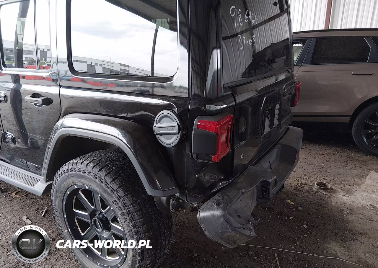 2018 Jeep Wrangler Unlimited Sahara 4X4 VIN:1C4HJXEG2JW237859 - 6