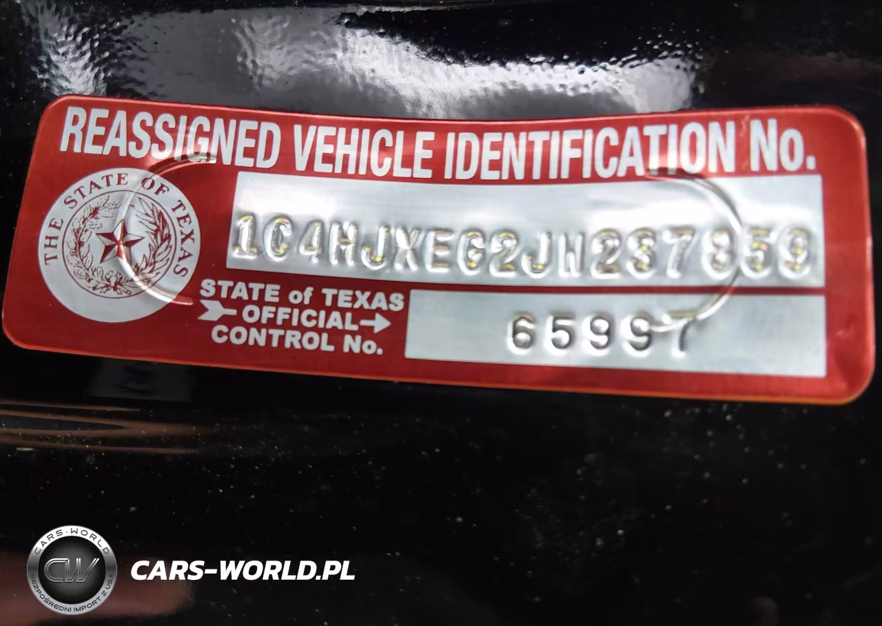 2018 Jeep Wrangler Unlimited Sahara 4X4 VIN:1C4HJXEG2JW237859 - 9