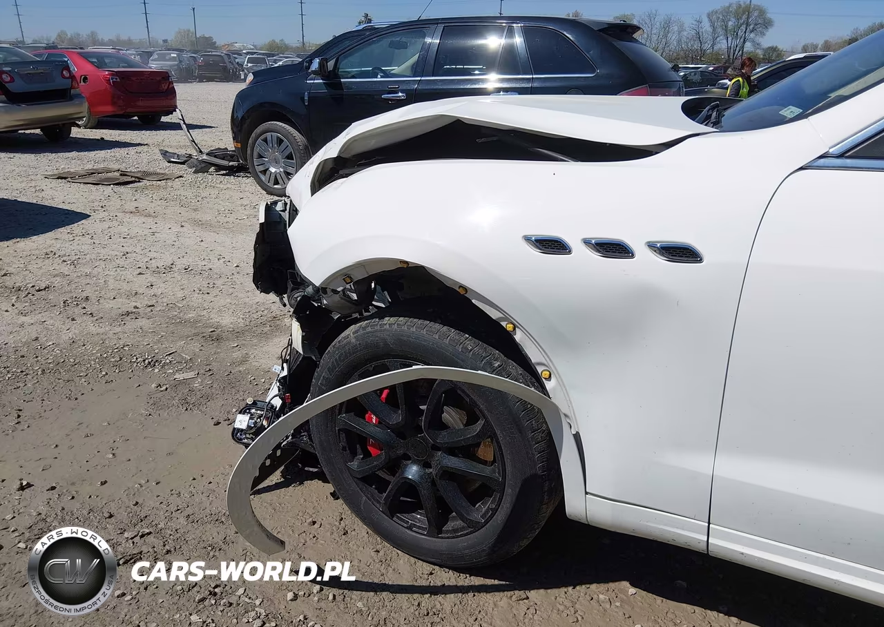 2017 Maserati Levante S VIN:ZN661YUL2HX250416 - 6