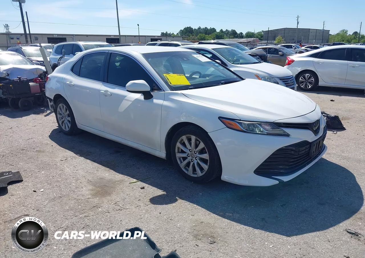 2018 Toyota Camry Le – zdjęcie 1 z 16