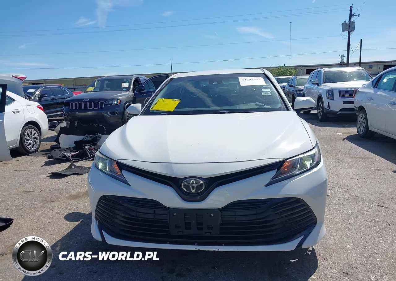 2018 Toyota Camry Le VIN:JTNB11HK5J3010116 - 12