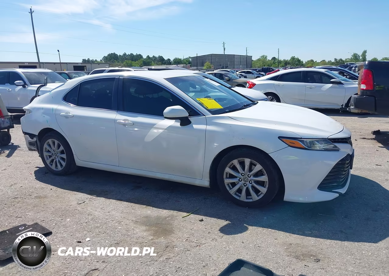 2018 Toyota Camry Le VIN:JTNB11HK5J3010116 - 13