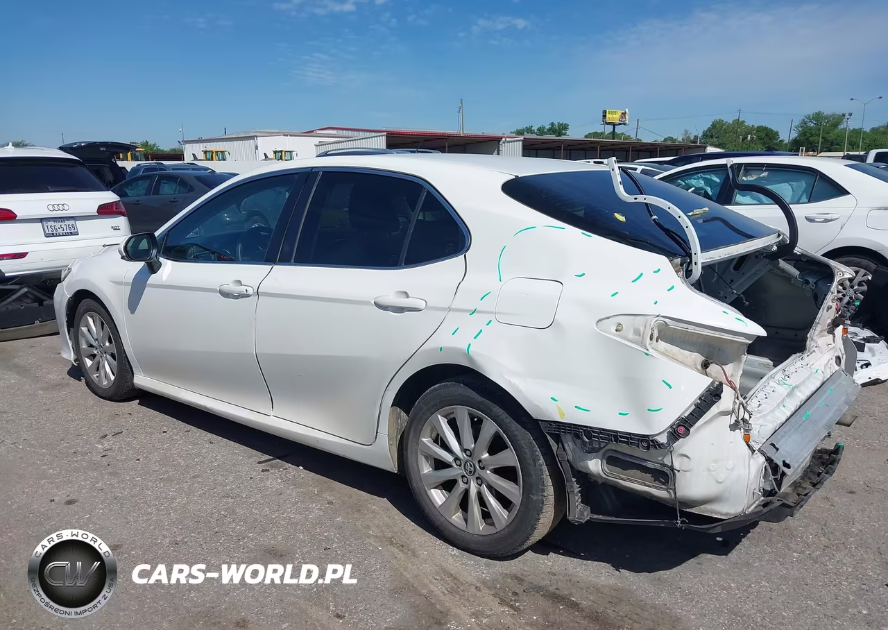 2018 Toyota Camry Le VIN:JTNB11HK5J3010116 - 14