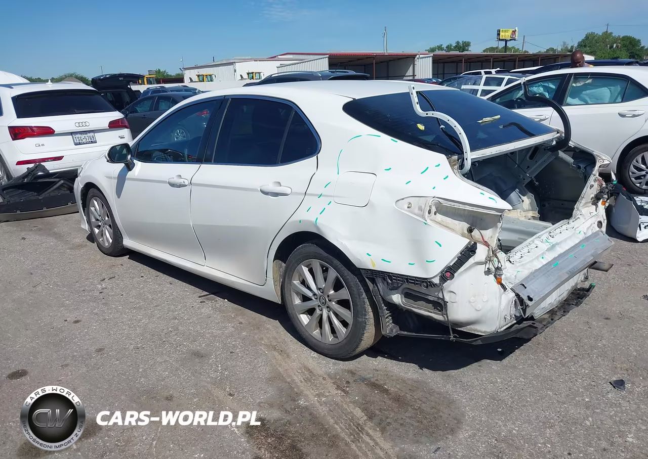 2018 Toyota Camry Le VIN:JTNB11HK5J3010116 - 3