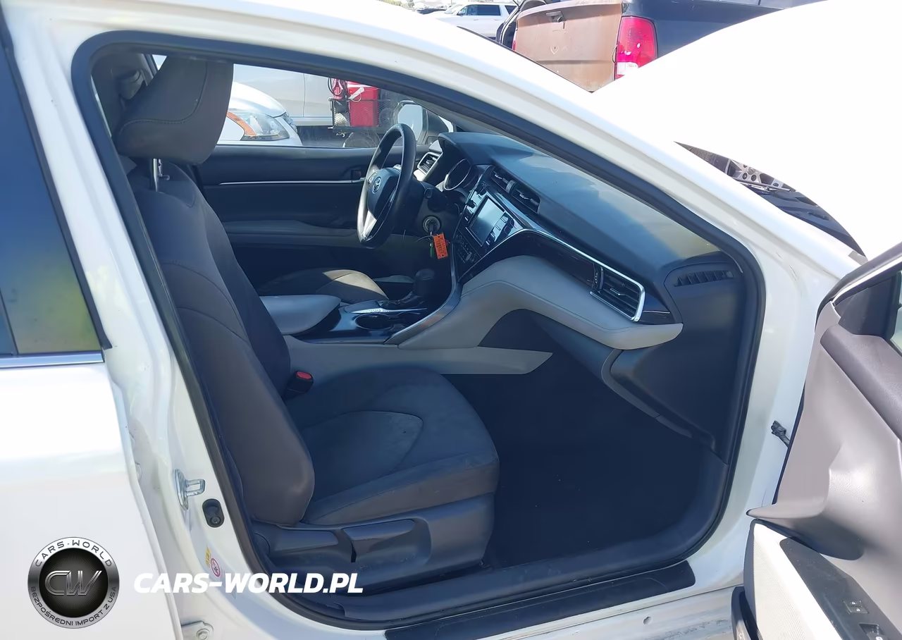 2018 Toyota Camry Le VIN:JTNB11HK5J3010116 - 5