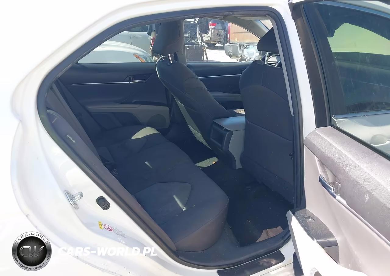 2018 Toyota Camry Le VIN:JTNB11HK5J3010116 - 8