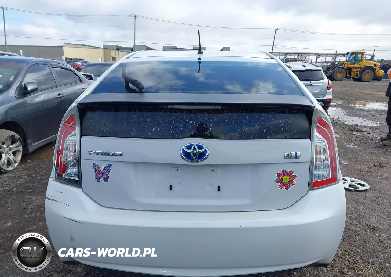 2014 Toyota Prius Two VIN:JTDKN3DU6E0367825 - 17