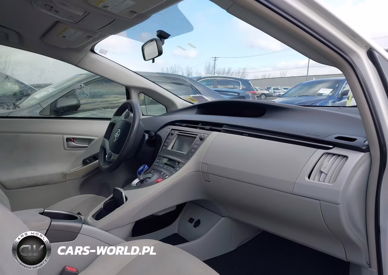 2014 Toyota Prius Two VIN:JTDKN3DU6E0367825 - 5