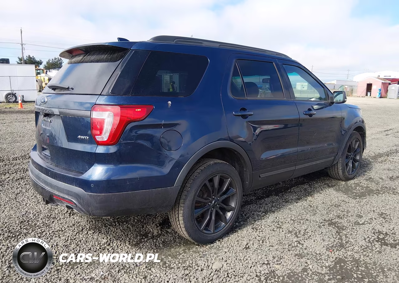 2017 Ford Explorer Xlt VIN:1FM5K8D88HGA14743 - 4