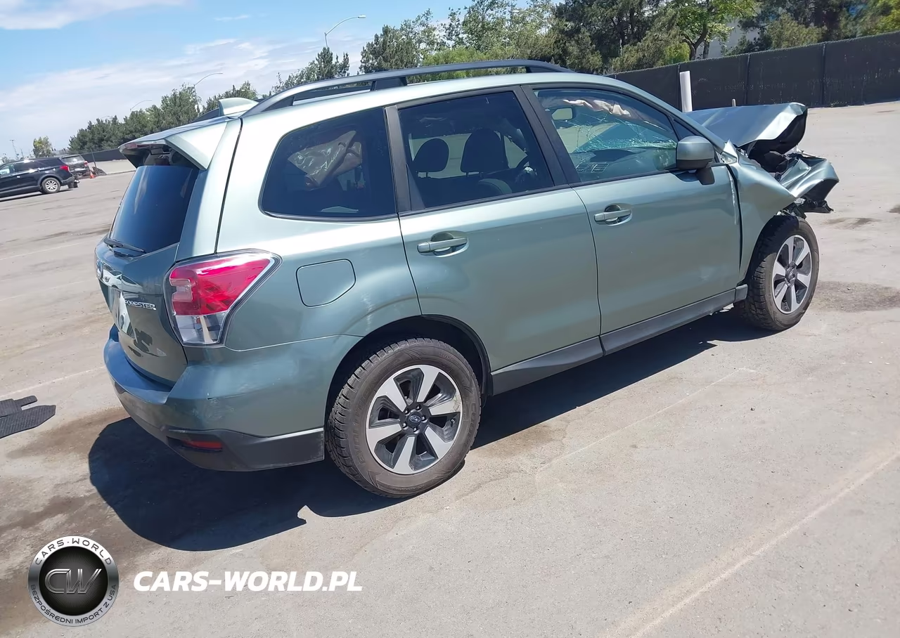 2018 Subaru Forester 2.5I Premium VIN:JF2SJAGC7JH408222 - 4