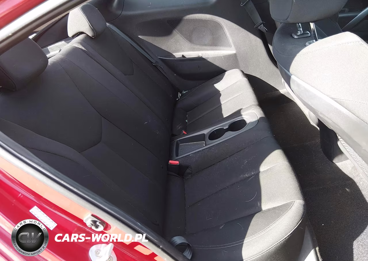 2016 Hyundai Veloster VIN:KMHTC6ADXGU275754 - 8